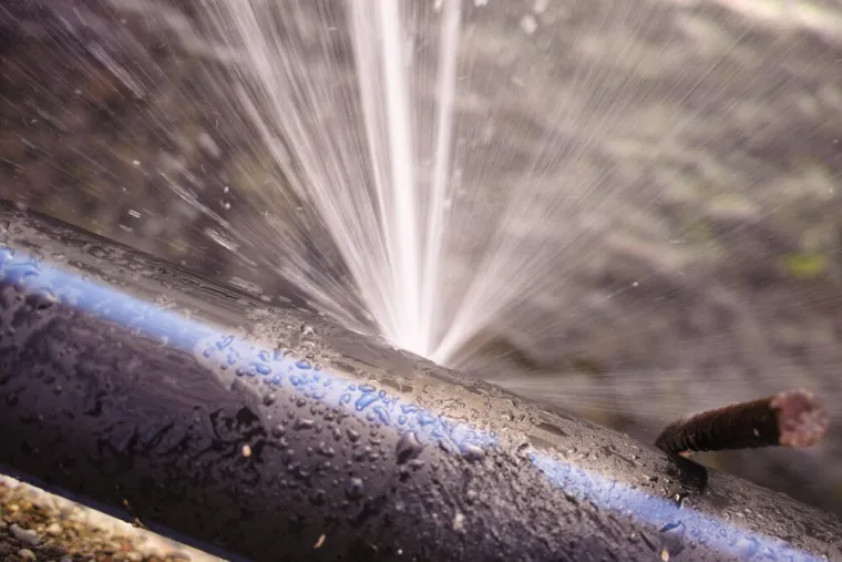 Détection et réparation par un plombier qualifié pour une fuite d'eau à Albertville, Albertville, G2P